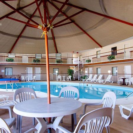 Knights Inn & Suites Emporia Bagian luar foto