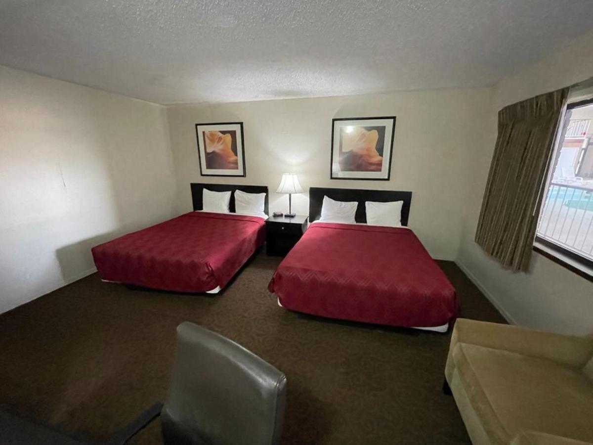 Knights Inn & Suites Emporia Bagian luar foto