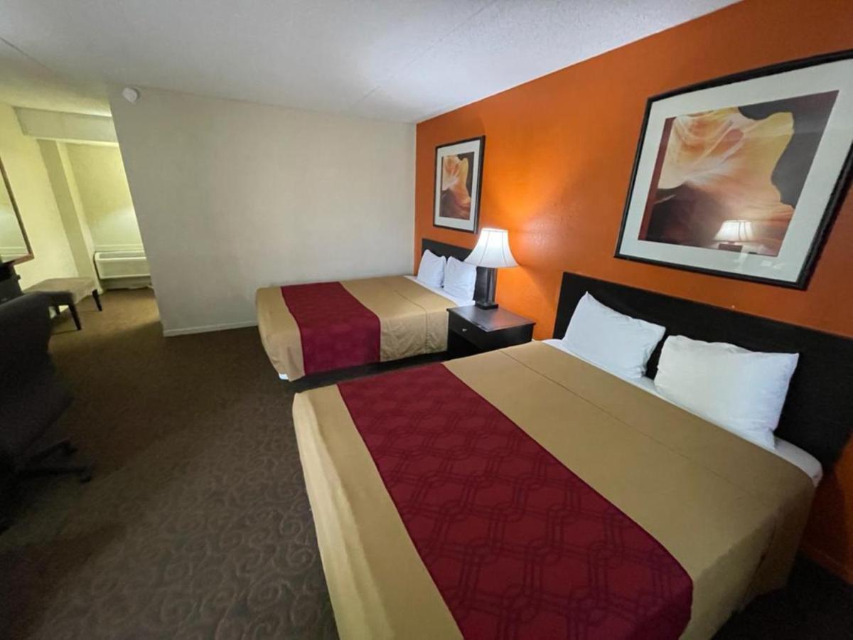 Knights Inn & Suites Emporia Bagian luar foto