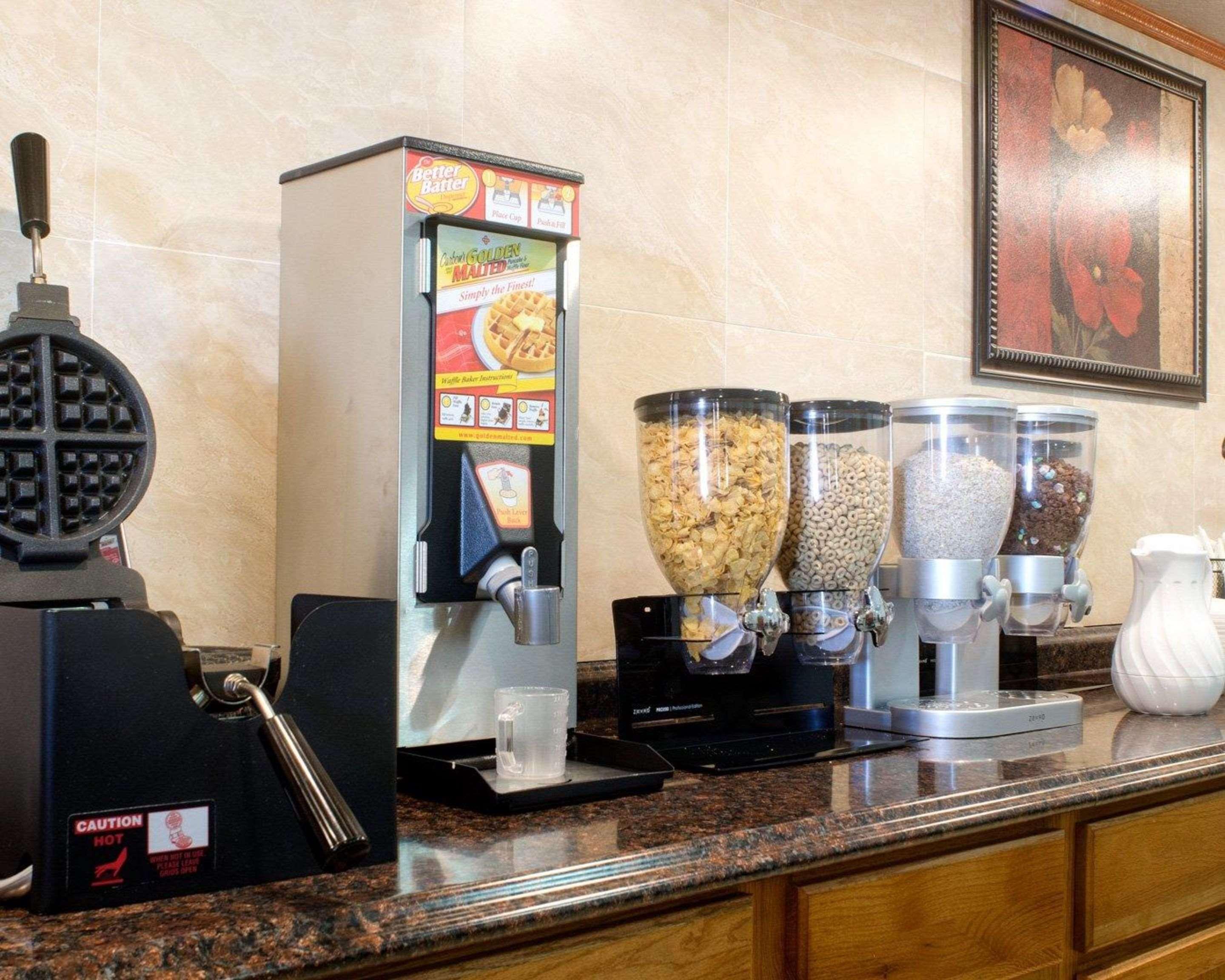 Knights Inn & Suites Emporia Bagian luar foto