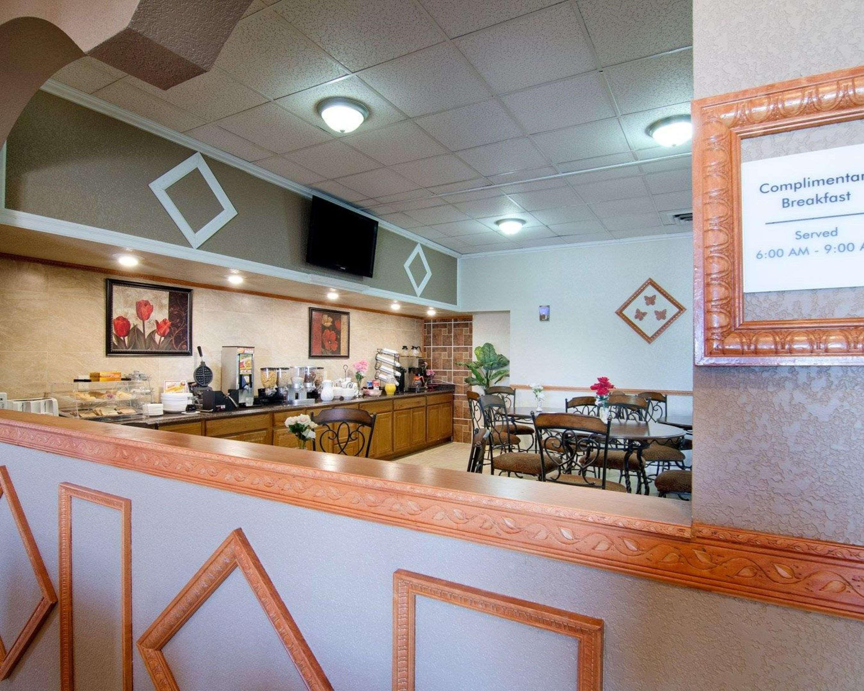 Knights Inn & Suites Emporia Bagian luar foto