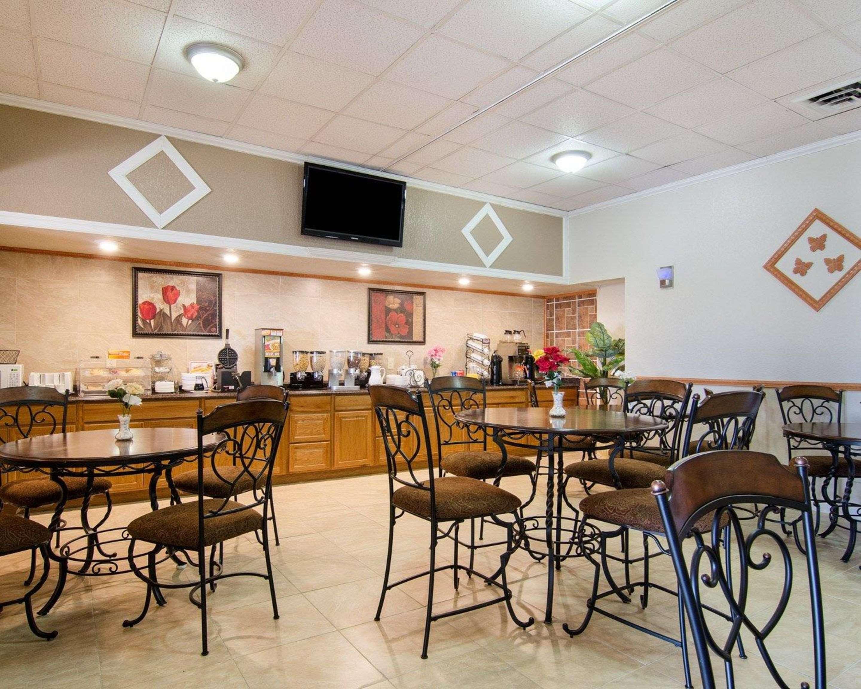 Knights Inn & Suites Emporia Bagian luar foto