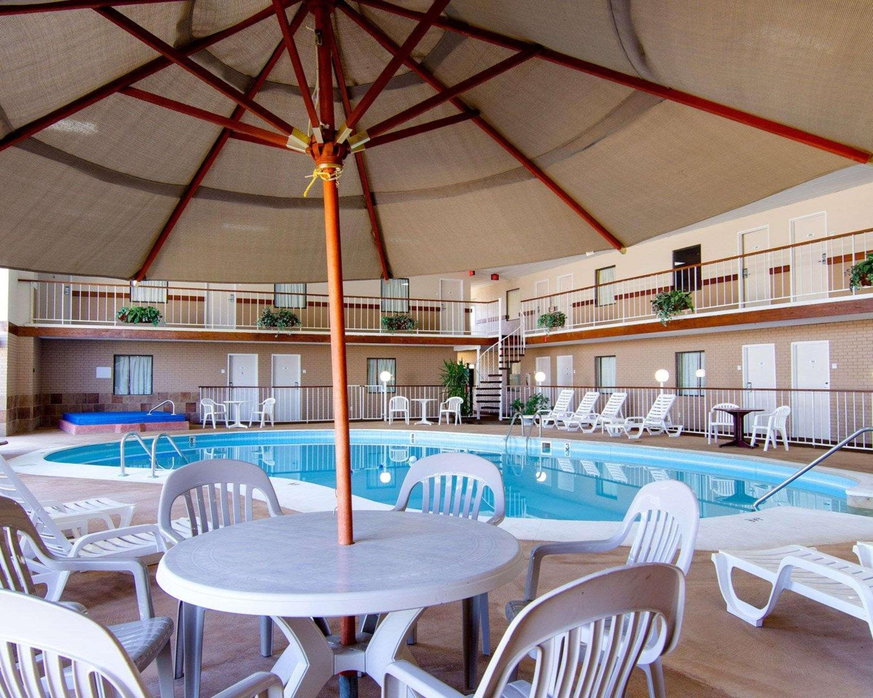 Knights Inn & Suites Emporia Bagian luar foto
